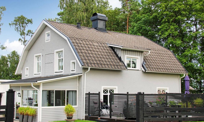 Toreboda House | In a rural location, this beautiful and spacious vacation home welcomes you.