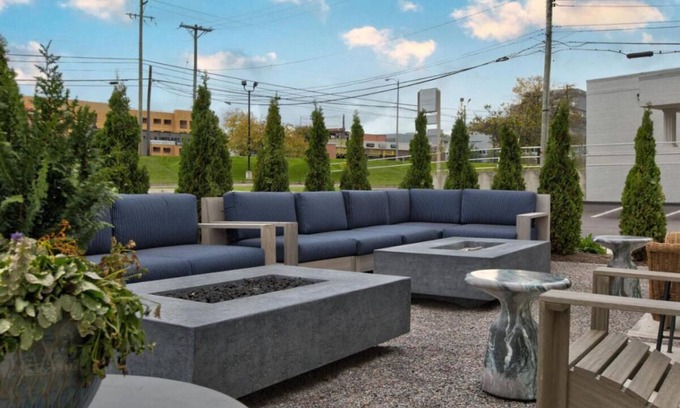 Lexington House | In the Heart of Bourbon Country! Pets Allowed and FREE Parking, Near Red Mile!