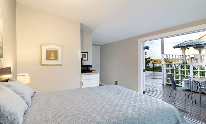 Friday Harbor House | In Town! Cannery Inn-Salish