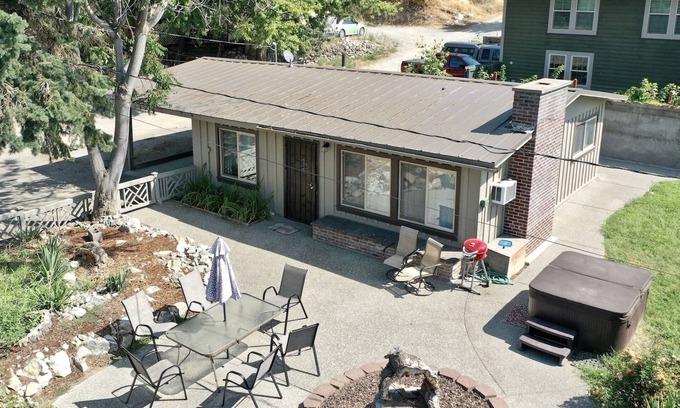 Chelan House | In-Town Escape: Pet-Friendly, Hot Tub, 3-Min Walk to Don Morse Park (waterfront)