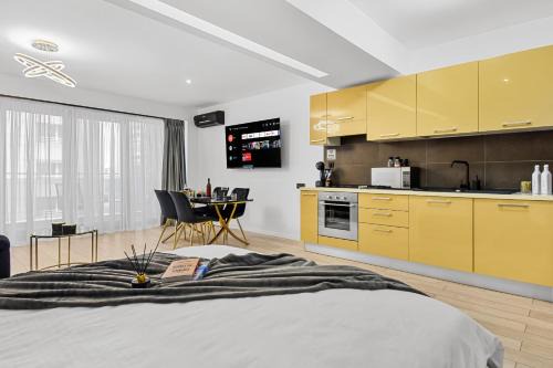 Bucharest Apartment | InCity Studio - Near Bucharest Mall, Balcony - RH Living