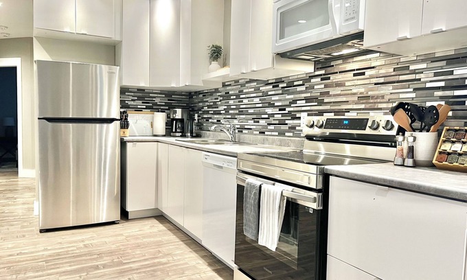 Prince George House | Inclusively Home - 6TH Ave Suite