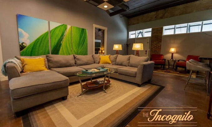 Laurel Apartment | Incognito #3 : located 1 block from The Scotsman