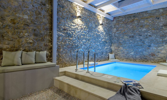 Plaka Apartment | Incomparable Plaka's Lux 2bdrm Apt w/Pvt Heated Pool