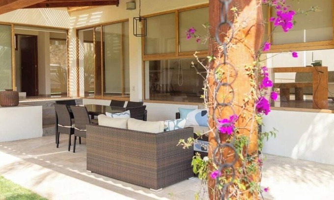 Centro House | Increíble Propiedad con Inmenso Jardín y Alberca!