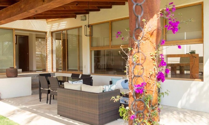 Centro House | Increíble Propiedad con Inmenso Jardín y Alberca