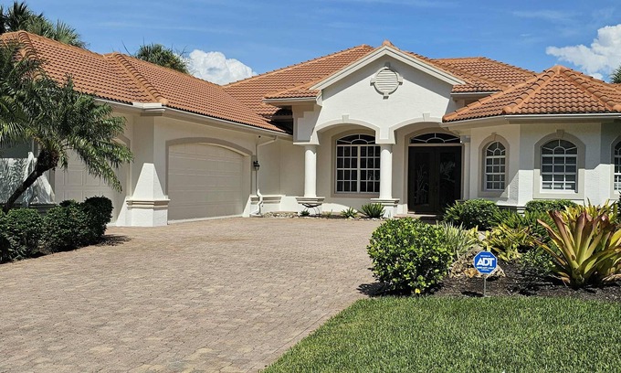 Bonita Springs House | Incredible 4 bedroom, 3 1/2 bath newly renovated home with golf course views