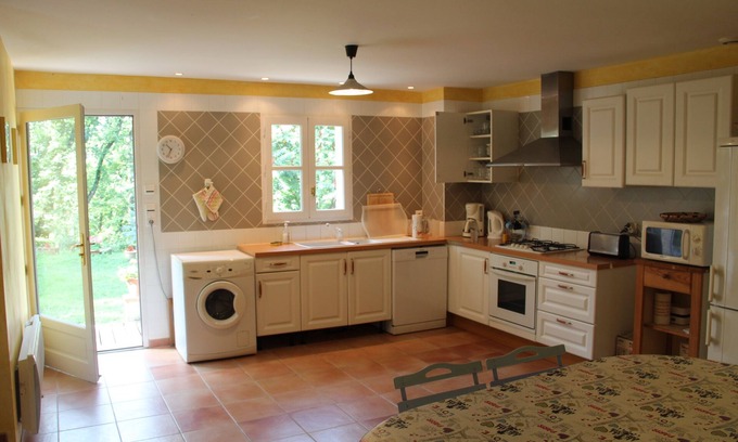 Serignac House | Independent cottage in park with large pool