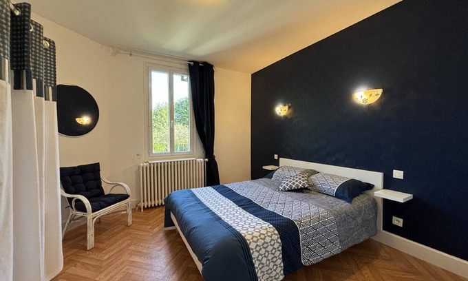 Diou Cottage | Independent house between canal and Loire, 600m² garden