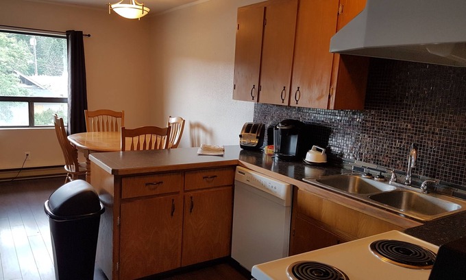 Blarchmont Apartment | ♥ ☆ INDOOR COMFORT IN AN OUTDOOR PARADISE ☆ SLEEPS 4♥