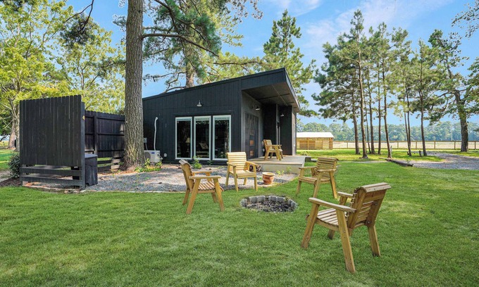 Locustville Cottage | Indoor-Outdoor 2BR on Working Farm | Creek View