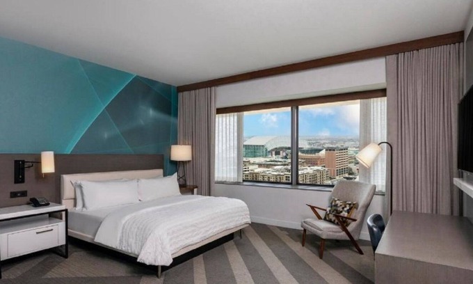 Downtown Houston Hotel | Indulge in Home-Like Comfort! Minutes from Discovery Green Park, Bike Rental!