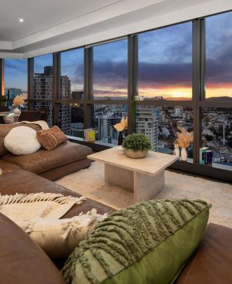 Brisbane Central Business District Apartment | Indulgence at Meriton, Spectacular Views, Sleeps 6 Includes Carpark