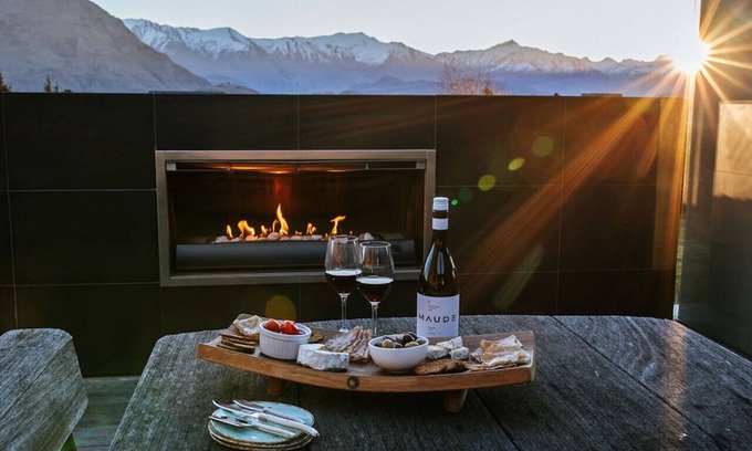 Wanaka House | Infinity Drive · Modern, luxury home with a hot tub and lake views.
