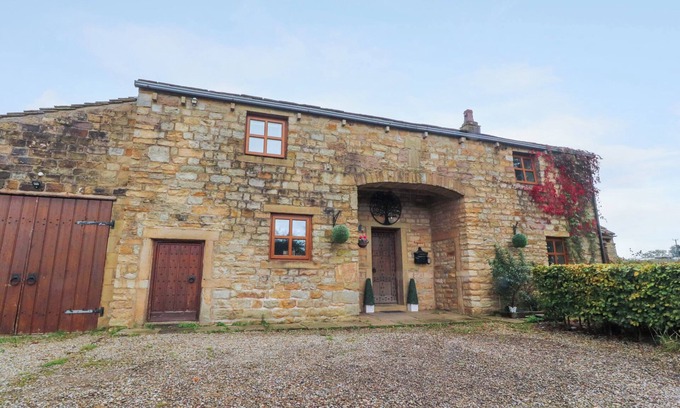 Burnley House | INGHAMS BARN, pet friendly, luxury holiday cottage in Burnley
