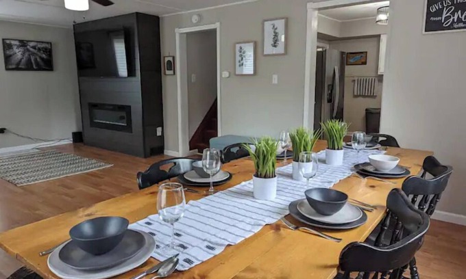 Geneva House | Inland Breeze, 10 min to GOTL, 10 to SPIRE, 🍷, 🐟