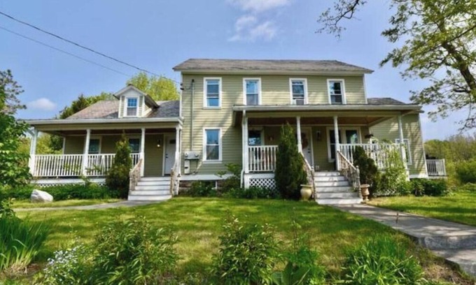 Ballston Spa House | Inlaw Apartment in tucked away quiet neighborhood
