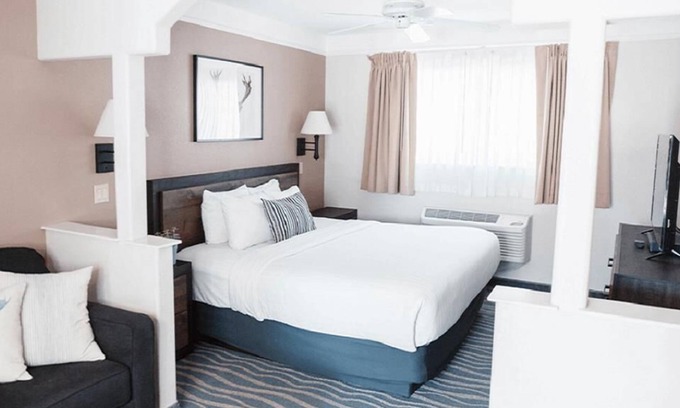 Mount Shasta House | Inn at Mount Shasta, King Suite (NEW LISTING!)