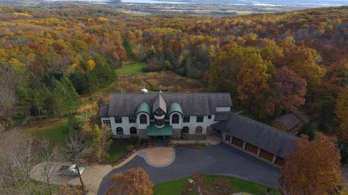 Baraboo Bed & Breakfast | INN AT WAWANISSEE POINT