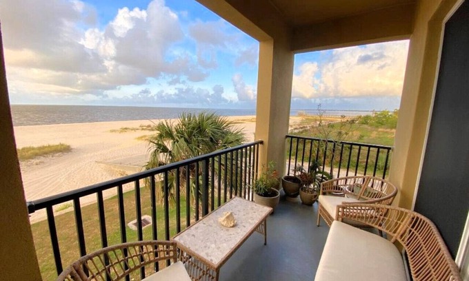 Henderson Point Condo | Inn by the Sea Unit 111