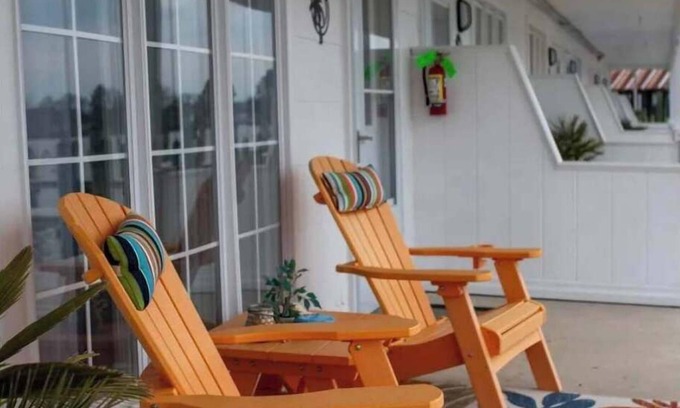 Ocean Pines Apartment | Inn on Turville Cottage, Sleeps 4, Waterfront