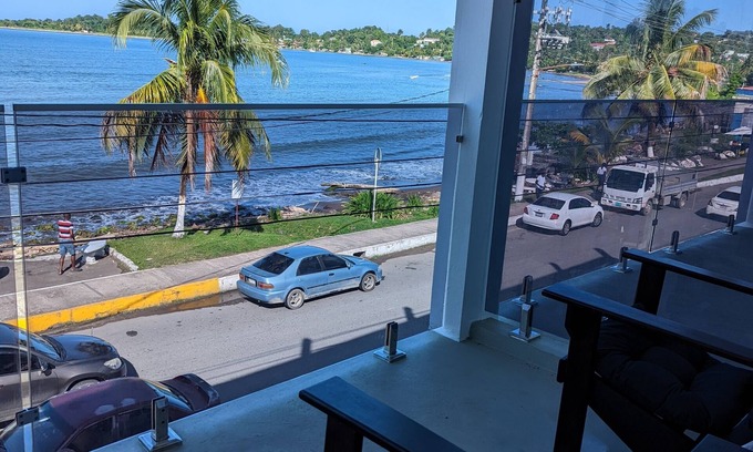 Port Antonio House | Inn The Town