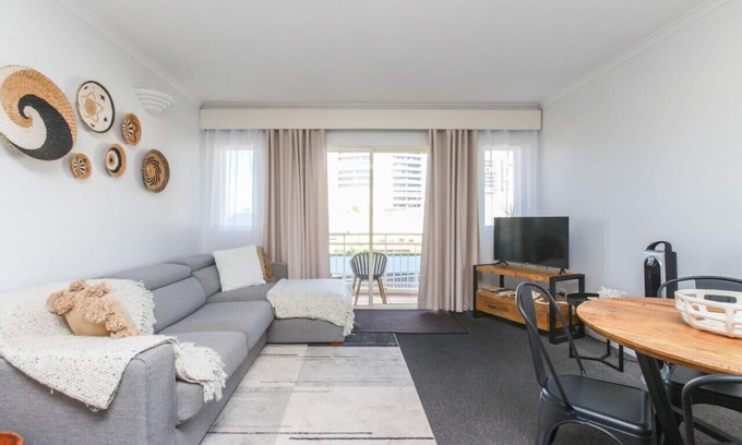 Cairns Central Business District Apartment | Inner City One Bedroom Apartment w/Pool View 22
