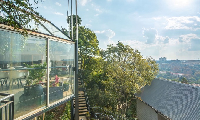 Greater Johannesburg Metropolitan Area House | Inner City Retreat based in the bustling neighborhood of Melville Johannesburg.