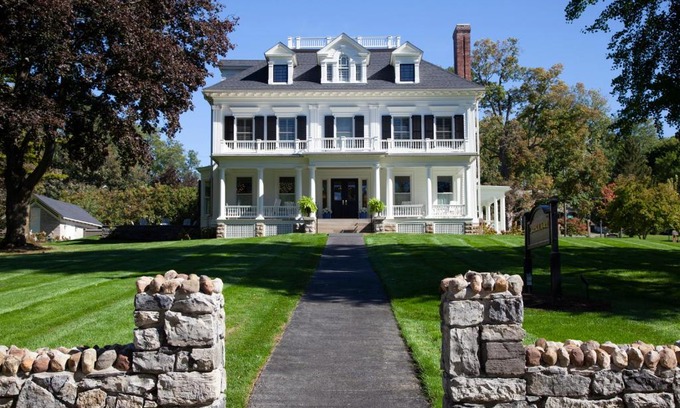 Town of Ledyard Hotel | Inns of Aurora Resort & Spa