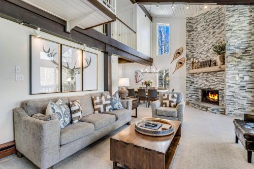 Snowmass Village House | Interlude Condominiums 3-Bedroom Unit 301