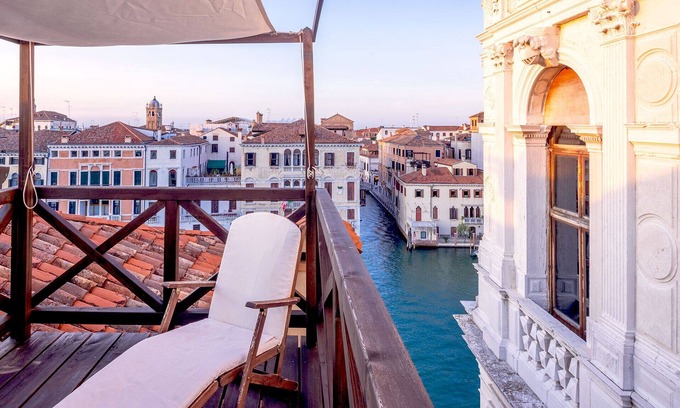 Santa Croce Apartment | Intimate Grand Canal Penthouse Loft with Terrace