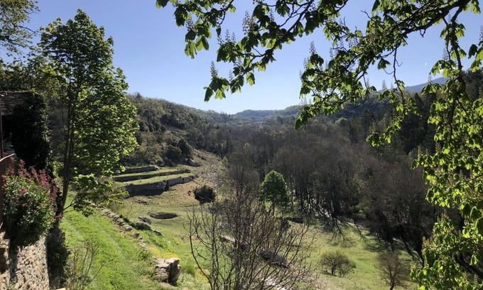 Saignon Apartment | Intimate, sober accommodation overlooking the Luberon