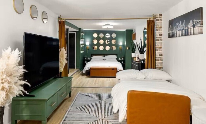 West New York Apartment | Intimate Studio Retreat along NYC Skyline & Hudson River: Spectacular Views