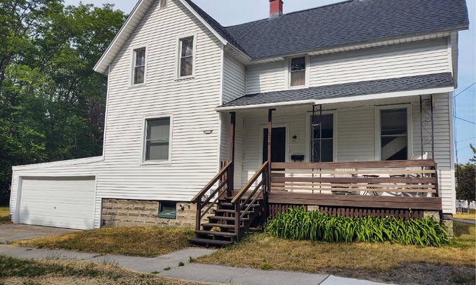 Manistee House | Introducing T&T's Cozy Farmhouse: Your perfect Getaway in Manistee!