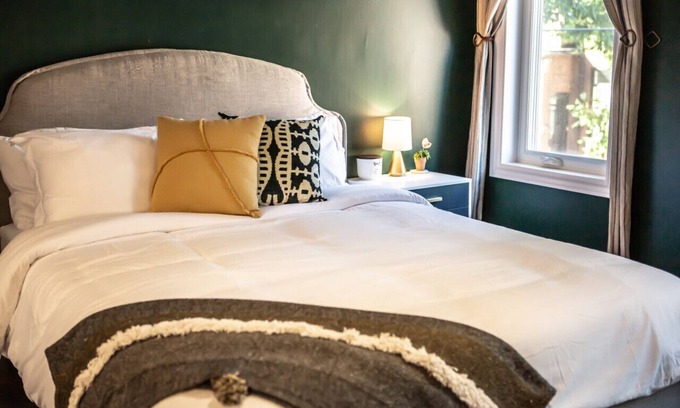 Cabbagetown South House | Inviting 2BR Townhouse w/2 WFH Setup + WiFi