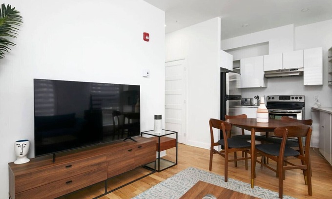 Plateau Mont Royal Apartment | Inviting 2BR1B in Gay Village & Downtown