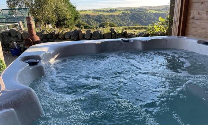 Pecket Well RV Rental | Inviting 4 Berth Caravan in Hebden Bridge