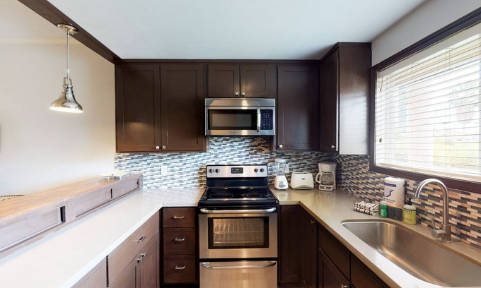 South Padre Island Condo | Inviting Condo with Balcony & Shared Pool - Beach Across the Street
