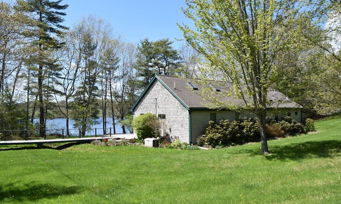 Union House | Inviting lakeside spot with stunning sunsets in Midcoast Maine