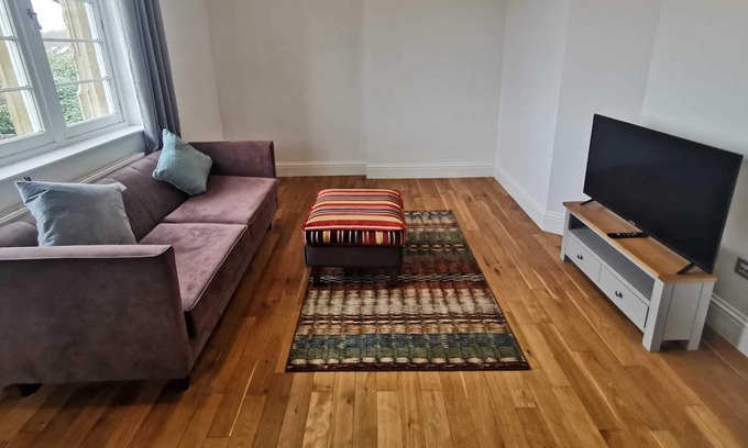 Banbury Apartment | Inviting No.6 Pointe