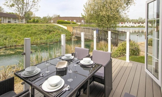 South Cerney House | Isis Lakes 67, Wren Lodge