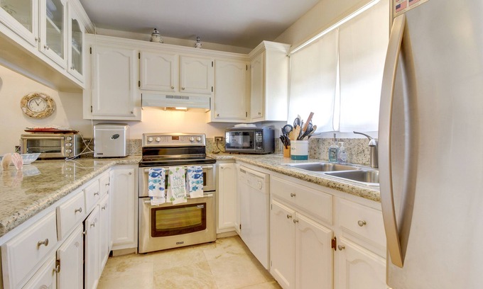 South Padre Island Condo | Island Condo with Private Balcony and Shared Pool, Hot Tub - Across from the Beach