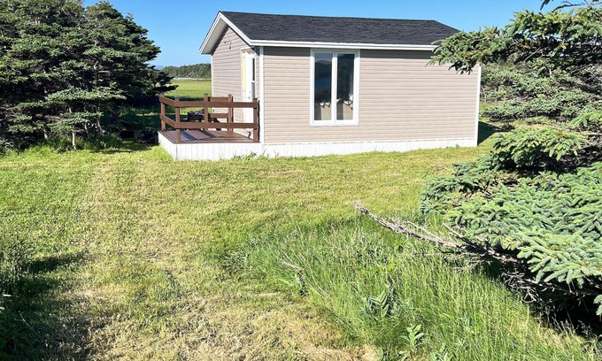 York Harbour Cabin | Island-getaways cottage rental and cod fishing. We do island tours upon estuary