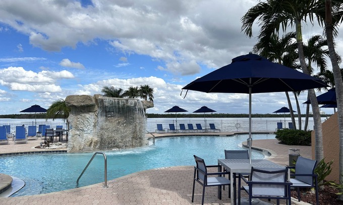 Fort Myers Beach Hotel | Island Retreat: 4 Modern Units w/Waterfront Views, Pool & Kitchen