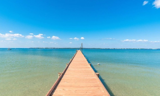 Pensacola Beach Condo | Island's End Welcomes You to Paradise!