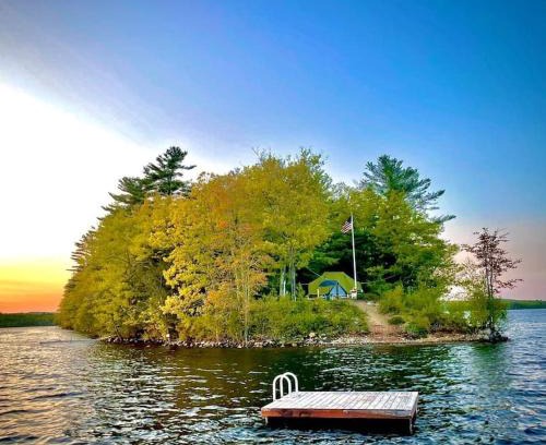 Monmouth House | Island Tent Overlook in Maine