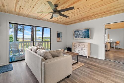 Sunnyside Apartment | Islandia 319 Waterfront With A Pool
