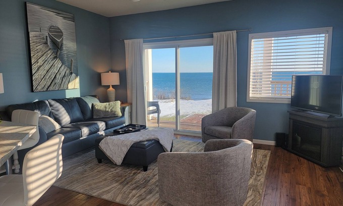 St Ignace Apartment | Islands View Condo- Waterfront