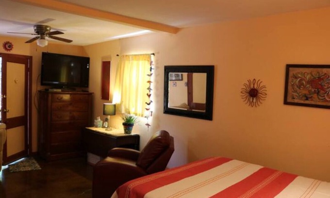 Jefferson Apartment | Isolation Perfection! Studio apartment in a garden!