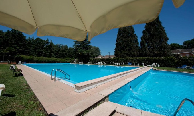 Ispra House | Ispra Villa Sleeps 6 Pool